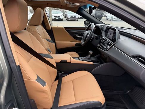 Used 2025 Lexus ES 300h w/ Premium Package image 15