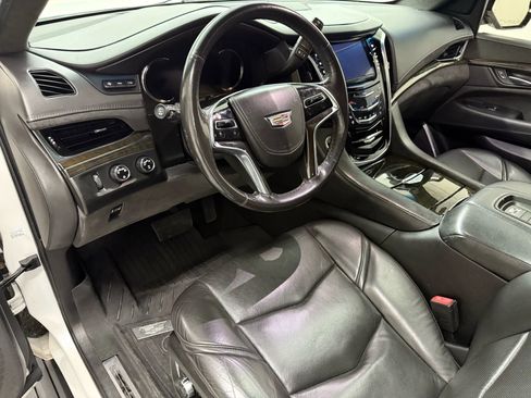Used 2019 Cadillac Escalade Platinum image 14