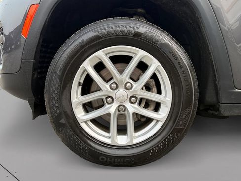 Certified 2023 Jeep Grand Cherokee Laredo AWD/4WD image 30