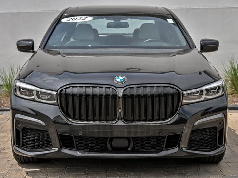 Used 2022 BMW 750i xDrive w/ Executive Package AWD/4WD image 4