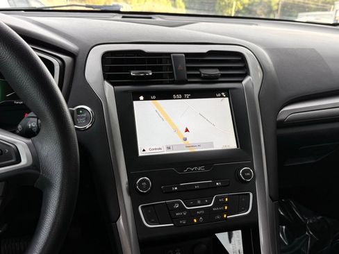 Used 2019 Ford Fusion SE FWD image 33
