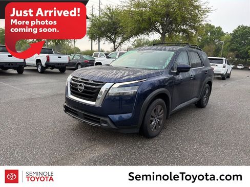 Used 2022 Nissan Pathfinder SV w/ SV Premium Package image 1