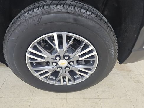 Used 2025 Chevrolet Traverse LT AWD/4WD image 18
