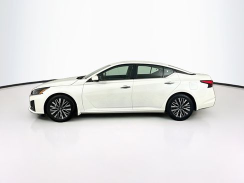 Used 2023 Nissan Altima 2.5 SV FWD image 4