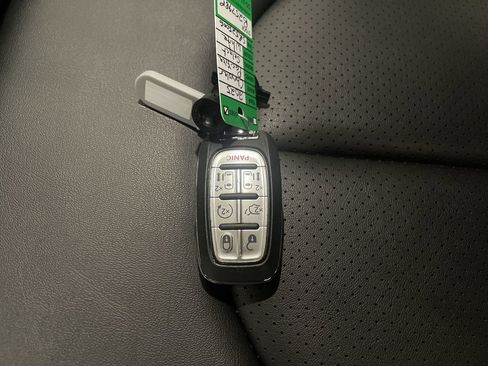 Used 2025 Chrysler Pacifica Select FWD image 27