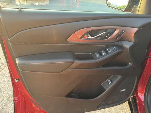 Used 2022 Chevrolet Traverse Premier w/ Redline Edition FWD image 17