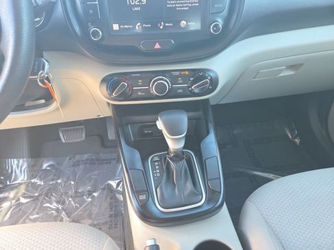 Used 2024 Kia Soul LX image 11