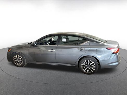 Used 2025 Nissan Altima 2.5 SV image 5