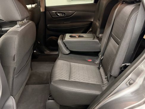 Used 2018 Nissan Rogue SV image 28