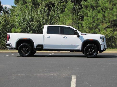 Used 2024 GMC Sierra 2500 AT4 w/ AT4 Premium Plus Package AWD/4WD image 4