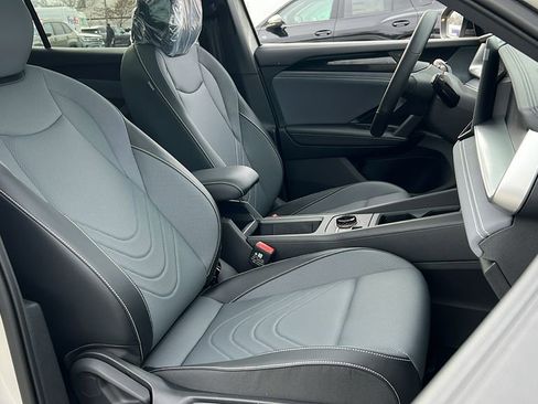 New 2026 Volkswagen Tiguan SE R-Line image 10