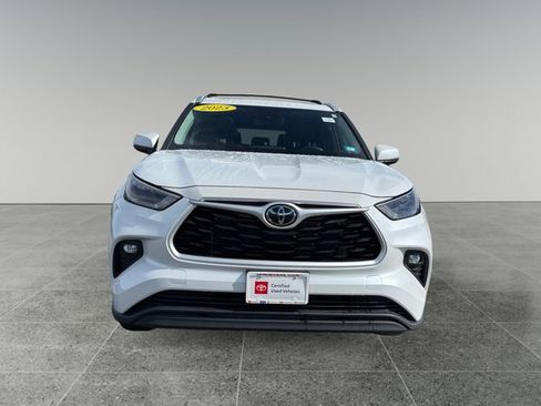 Used 2023 Toyota Highlander XLE AWD/4WD image 9