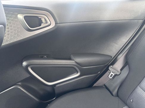 Used 2025 Kia Soul LX w/ LX Technology Package FWD image 24