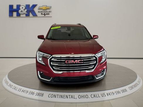 Used 2022 GMC Terrain SLT w/ Infotainment Package II AWD/4WD image 2