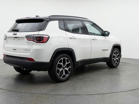 Used 2025 Jeep Compass Limited image 9