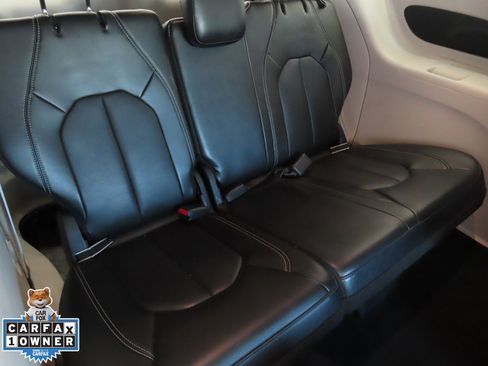 Used 2024 Chrysler Pacifica Select image 25