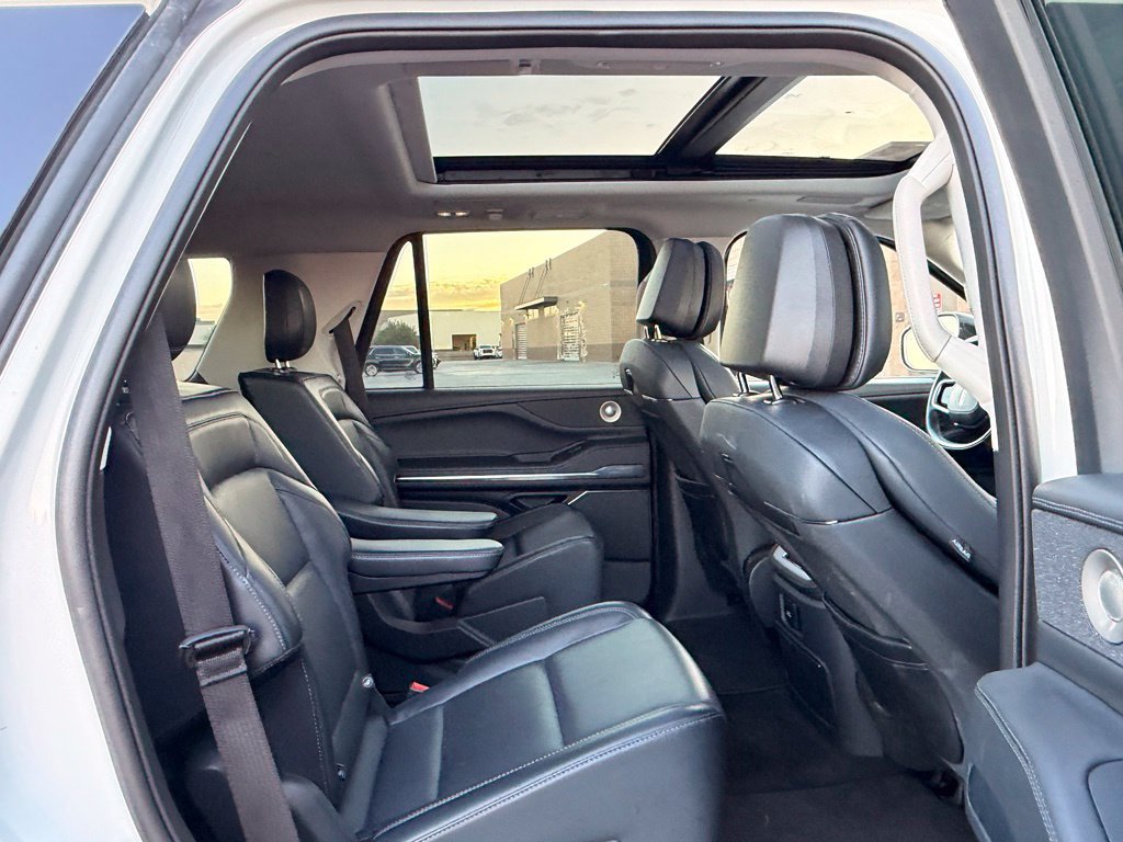 Used 2025 Lincoln Navigator Reserve AWD/4WD image 16