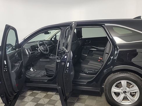 Used 2025 Kia Sorento LX FWD image 16