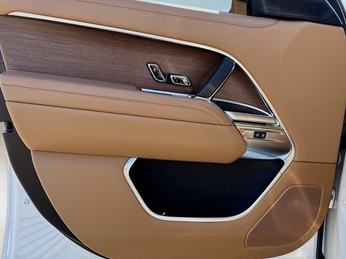 Used 2025 Land Rover Range Rover SE image 22