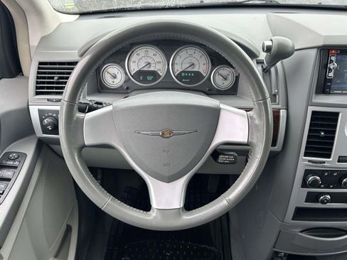 Used 2010 Chrysler Town & Country Touring FWD image 16