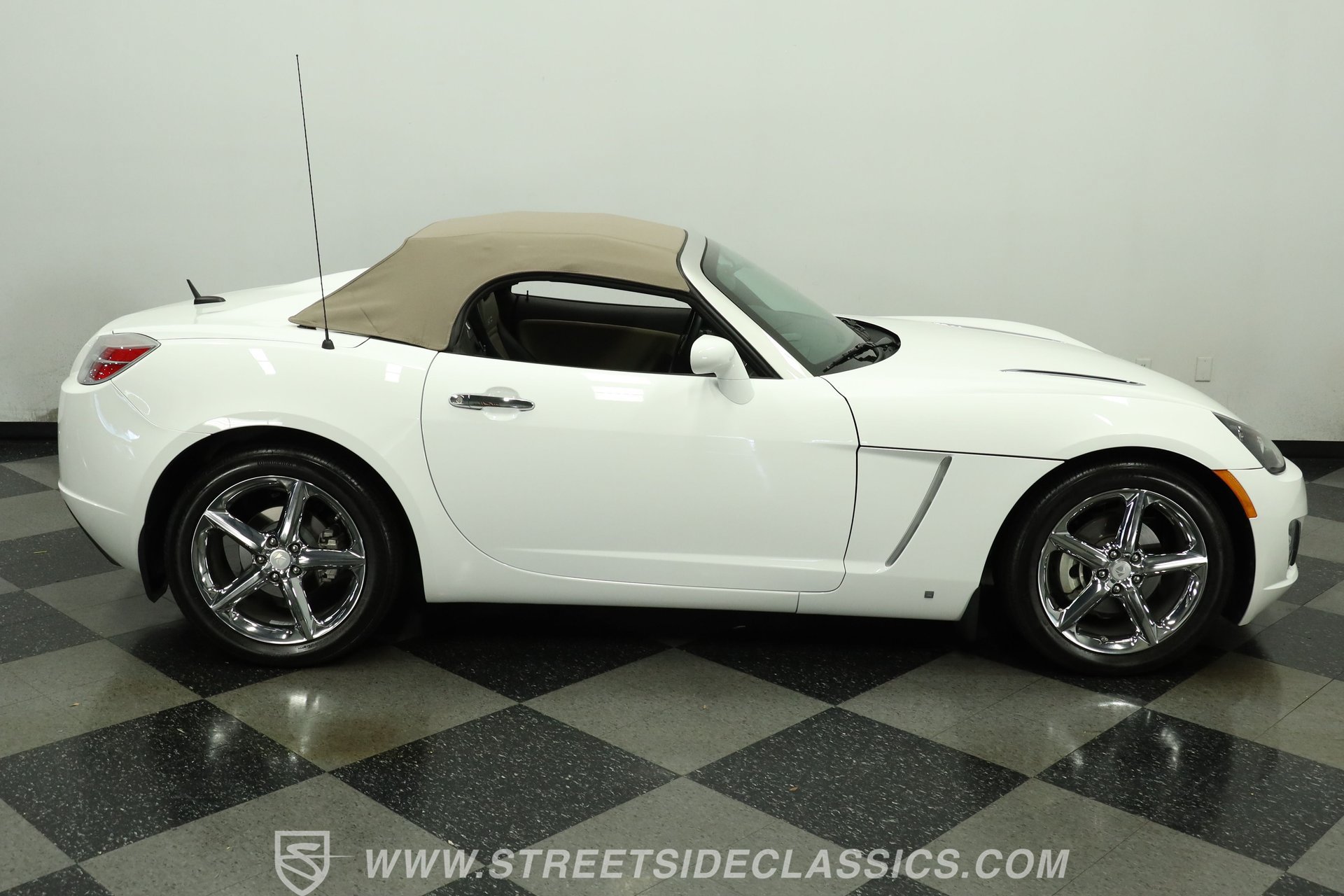 Used 2009 Saturn Sky Red Line RWD image 13