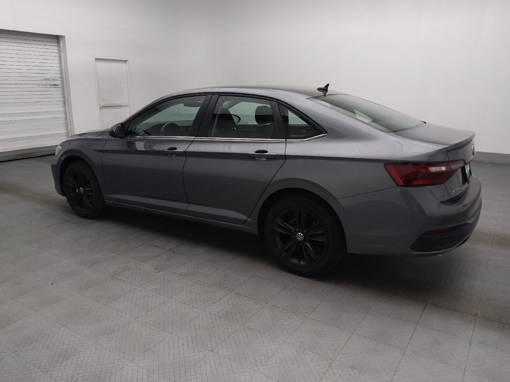 Used 2024 Volkswagen Jetta SE FWD image 3