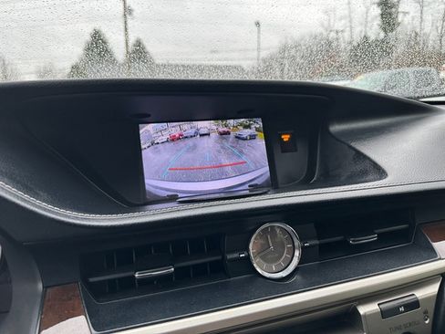 Used 2015 Lexus ES 350 w/ Luxury Package FWD image 18