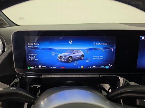 Used 2025 Mercedes-Benz GLA 250 4MATIC image 21
