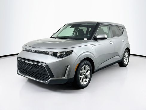 Used 2024 Kia Soul LX w/ Option Group 015 FWD image 3