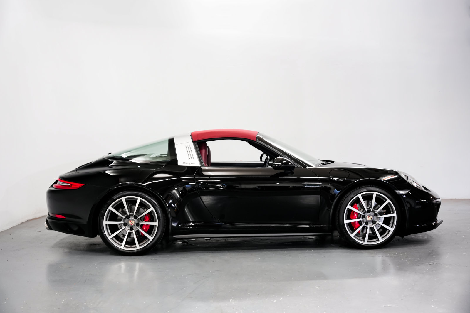 Used 2018 Porsche 911 Targa 4S AWD/4WD image 2