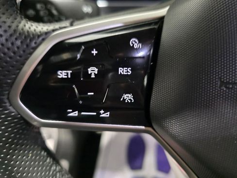 Used 2022 Volkswagen Tiguan SE R-Line image 5