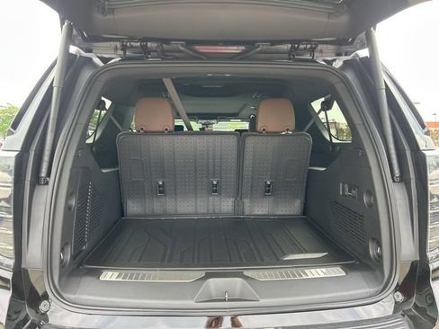 New 2026 Chevrolet Suburban High Country AWD/4WD image 32