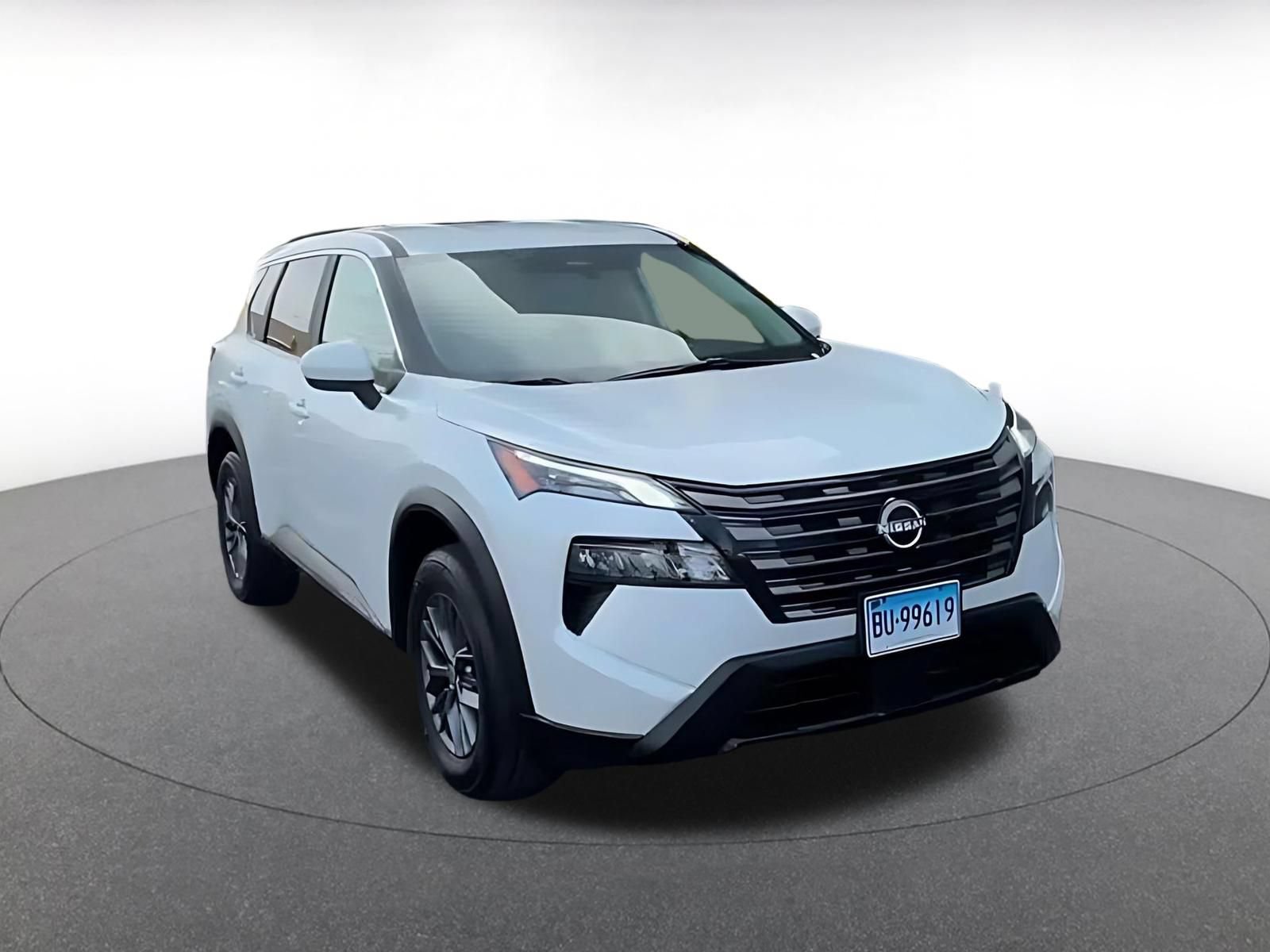 Used 2026 Nissan Rogue SV AWD/4WD image 2
