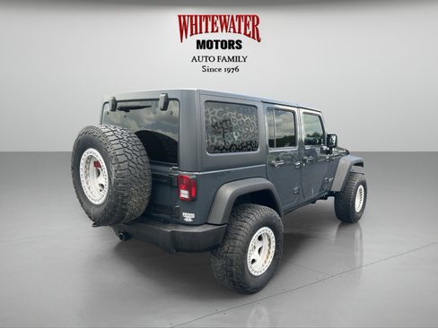Used 2017 Jeep Wrangler Unlimited Rubicon w/ Connectivity Group AWD/4WD image 5