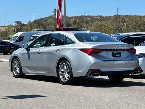 Used 2022 Toyota Avalon XLE w/ Moonroof Package FWD image 5