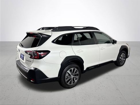 Used 2024 Subaru Outback Premium AWD/4WD image 6