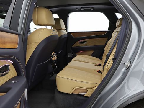 Used 2025 Bentley Bentayga AWD/4WD image 47