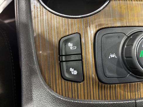 Used 2021 GMC Acadia SLE w/ Driver Convenience Package AWD/4WD image 33