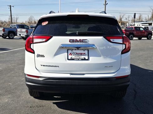Used 2023 GMC Terrain SLE w/ Driver Convenience Package image 4
