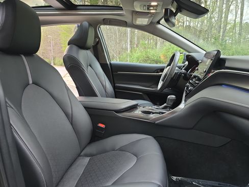 Used 2022 Toyota Camry XSE image 10