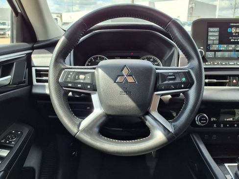 Used 2024 Mitsubishi Outlander SE FWD image 14