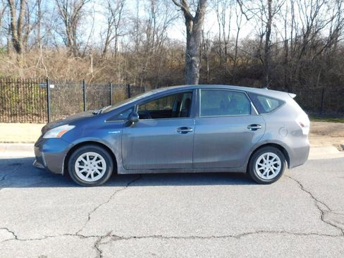 Used 2012 Toyota Prius V Three image 2