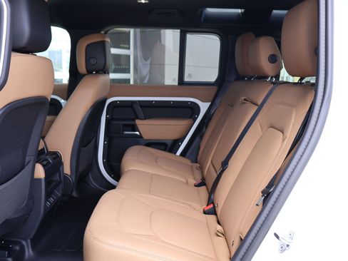 New 2026 Land Rover Defender 110 X-Dynamic SE image 18