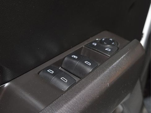 Used 2024 Chevrolet Colorado LT image 18