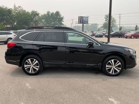 Used 2018 Subaru Outback 3.6R Limited AWD/4WD image 9