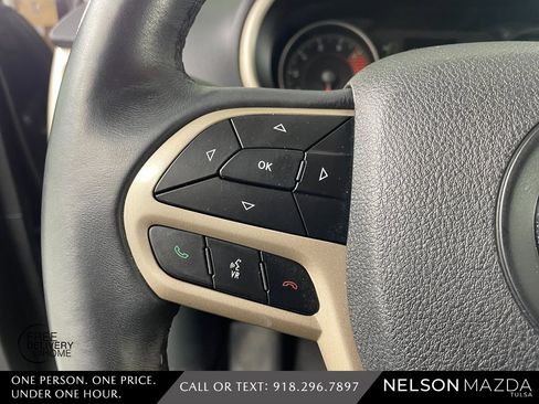 Used 2017 Jeep Cherokee Latitude w/ Safety/Convenience Group image 23