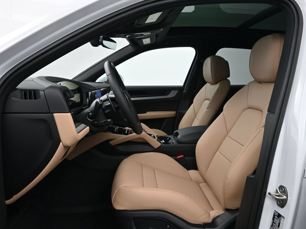 Certified 2026 Porsche Cayenne AWD/4WD image 5