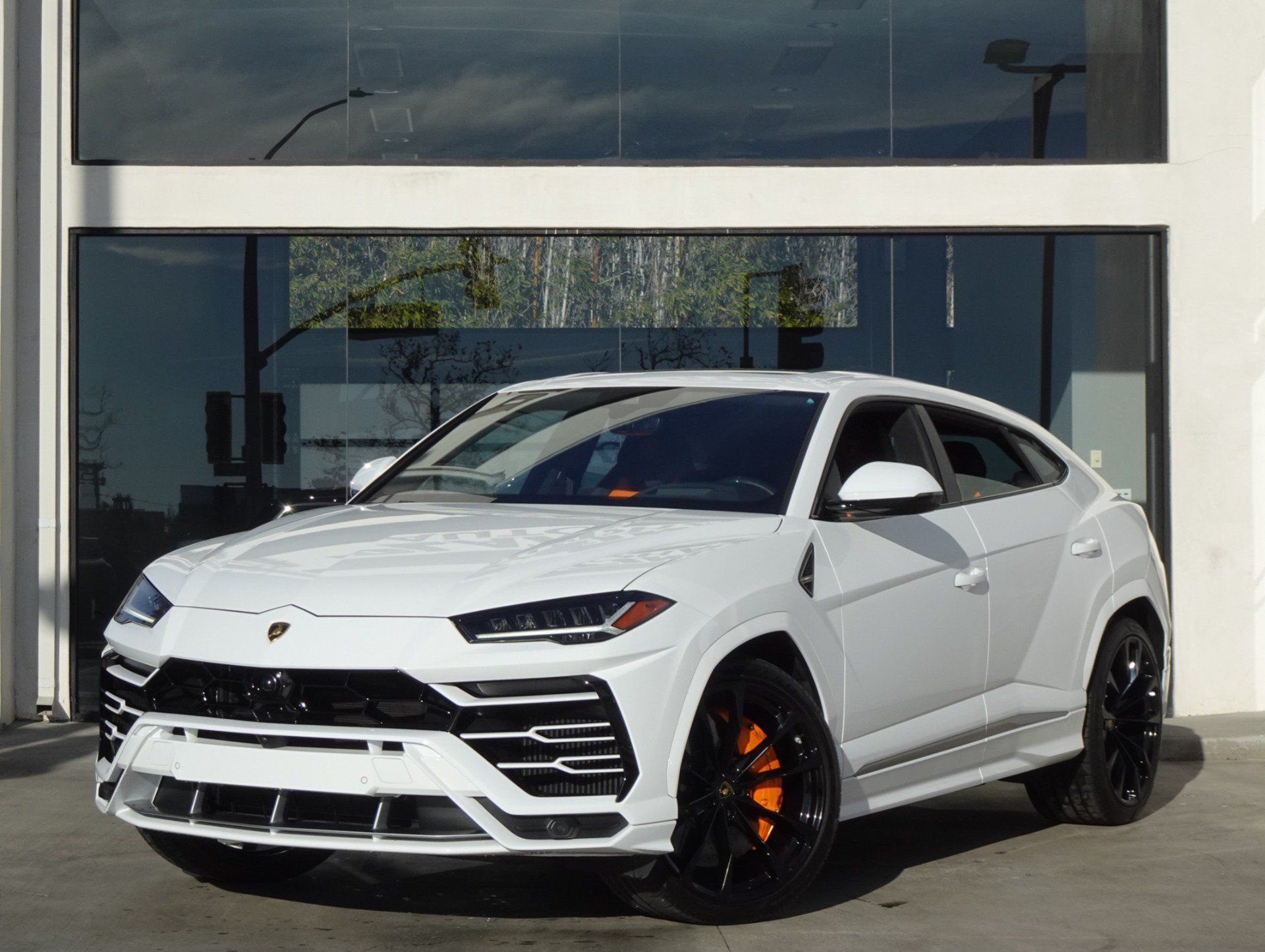 Used 2021 Lamborghini Urus AWD/4WD image 2