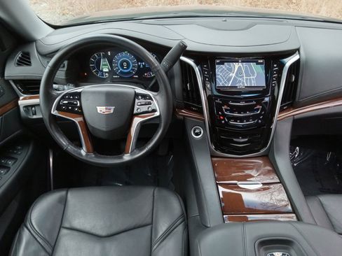 Used 2019 Cadillac Escalade ESV Luxury image 14