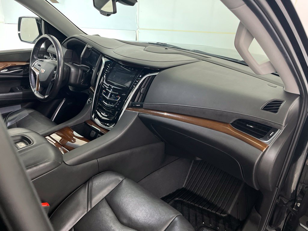 Used 2020 Cadillac Escalade 4WD image 24